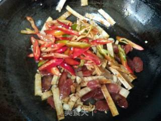 Stir-fried Bean Curd with Red Pepper Sausage recipe
