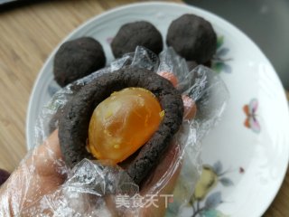 Cantonese Egg Yolk Bean Paste Mooncake recipe