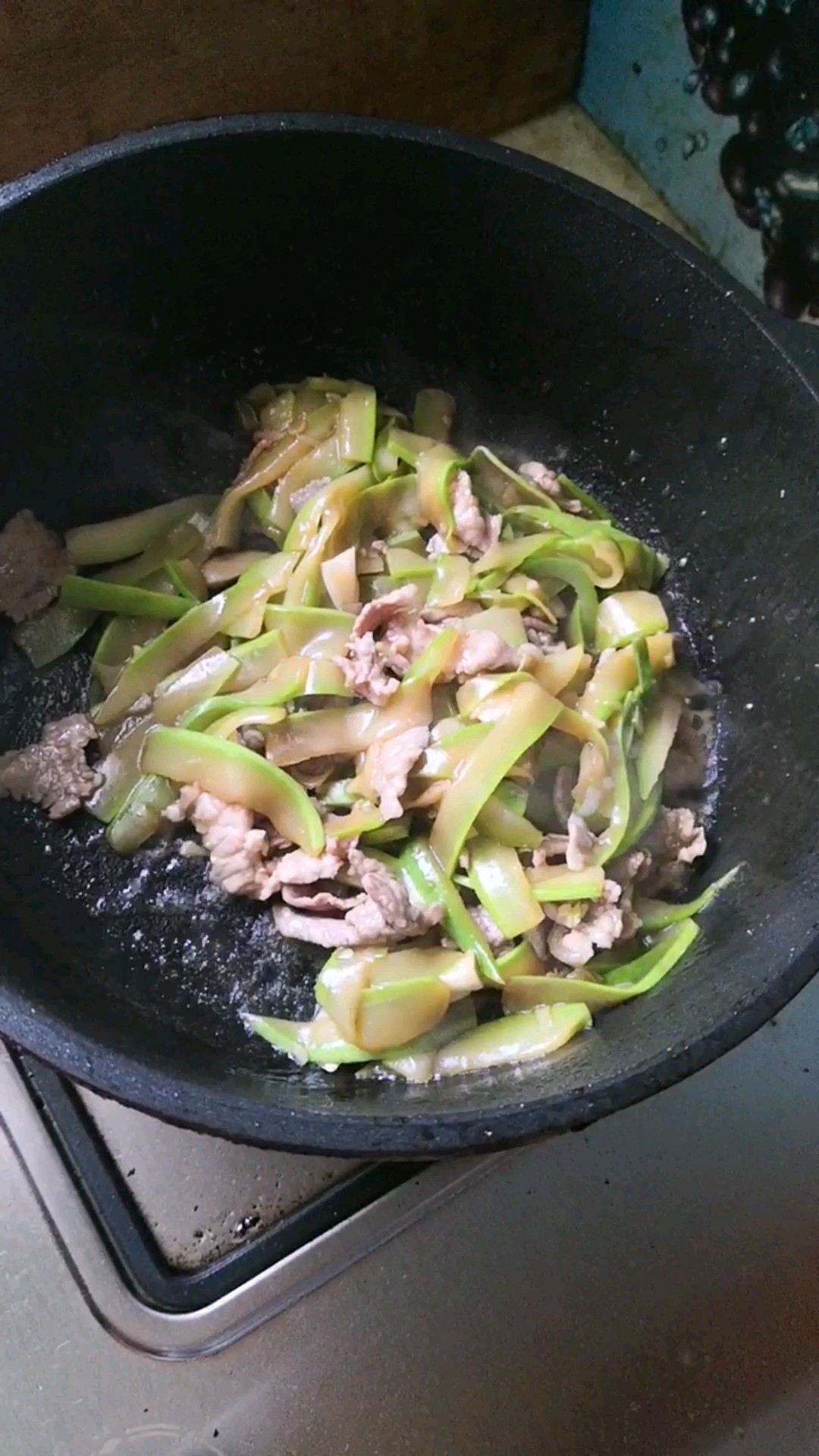 Fresh Rice with Meat, Meat and Vegetables with Good Nutrition, Stir-fried Sliced Pork with Squash recipe