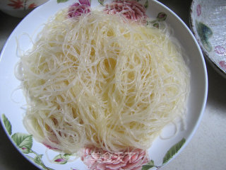 Steamed Loofah with Chopped Pepper and Vermicelli recipe