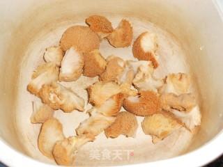 Hericium and Fish Maw Chicken Soup recipe