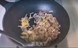 Stir-fried Pork Skins with Broccoli recipe