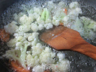 Carrots and Cauliflower Stir-fried Thousand Page Tofu recipe