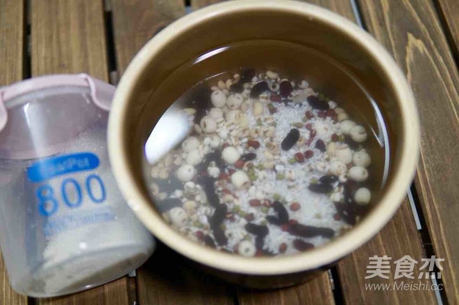 Lotus Seed Porridge with Whole Grains recipe