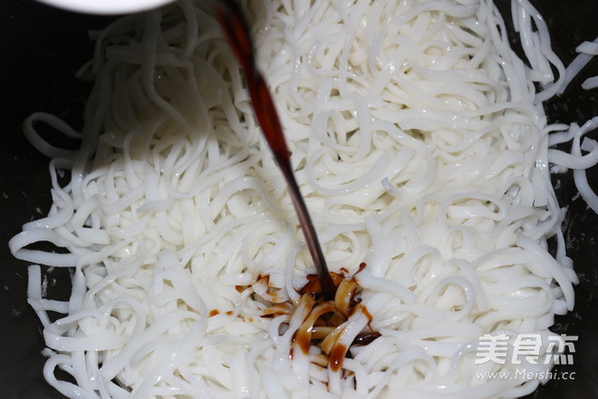 Stir-fried Beef River with Chinese Kale recipe