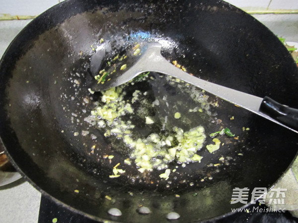 Stir-fried Pork with Cucumber Flower recipe