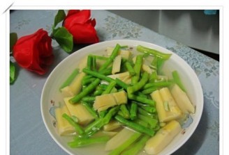 Whip Bamboo Shoots and Cowpea Soup recipe