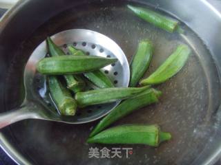 Mellow and Crisp---cold Okra with Roasted Sesame Sauce recipe