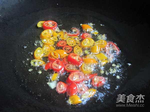 Vegetarian Fried Sour and Spicy Zucchini Fungus recipe