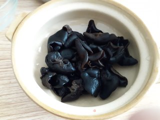 Pork Ribs Steamed Fungus recipe