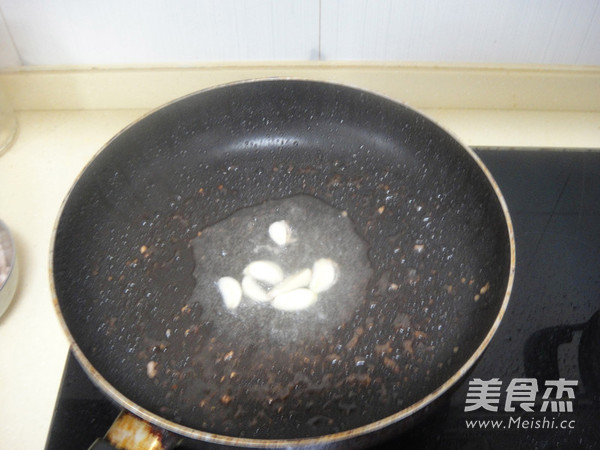 Stir-fried Shredded Pork with Bailing Mushroom and Mustard recipe