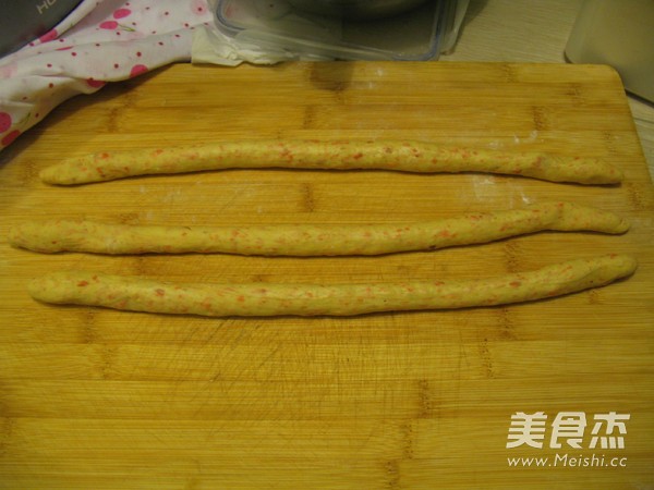 Carrot Garland Bread recipe