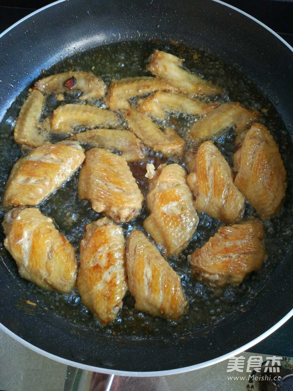 Pan-fried Chicken Wings and Stir-fried Potato Pancakes recipe