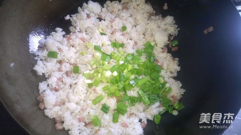 Fried Rice with Scallion and Red Intestine recipe