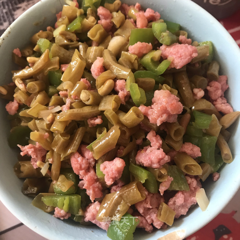 Stir-fried Pork with Green Pepper and Cowpea
