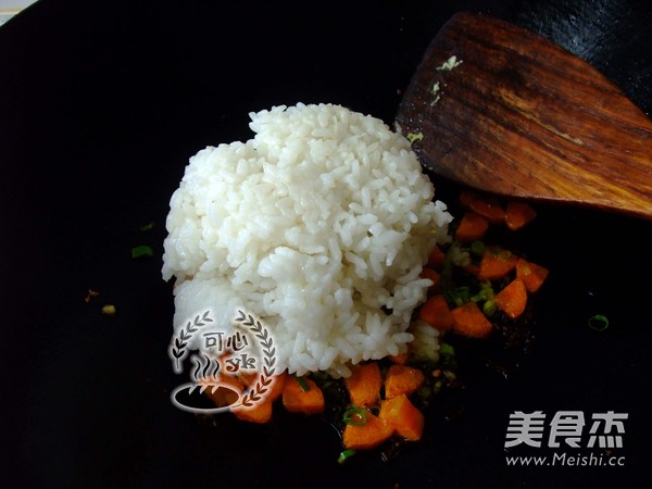 Tuna Fried Rice with Egg Yolk recipe