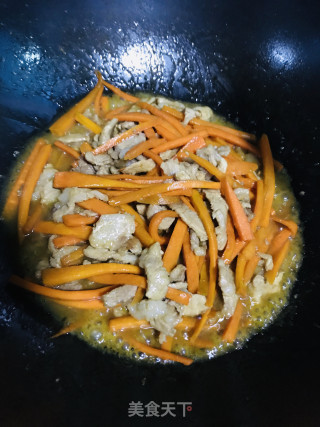 Stir-fried Shredded Pork with Carrots recipe