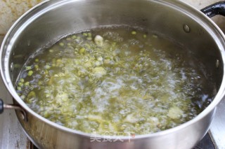 Refreshing Through Bitter Summer-mung Bean, Lotus Seed and Barley Soup recipe