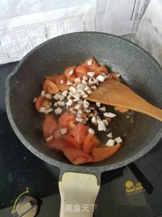 Stir-fried Noodles with Tomato, Egg and Mushroom recipe