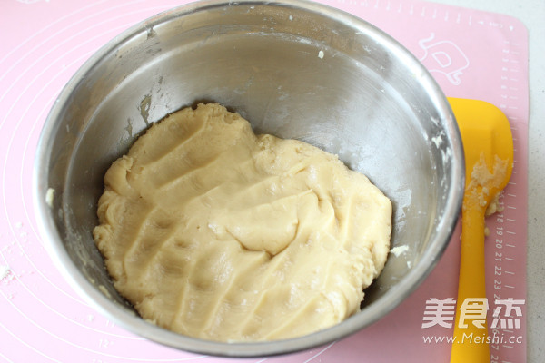 Mooncake with Lotus Seed Paste and Egg Yolk recipe