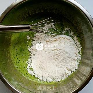 #aca烤明星大赛# Spinach Chiffon Cake with Xylitol recipe