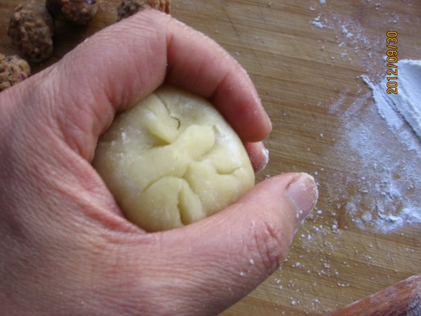 Crispy Onion Ham Mooncakes recipe