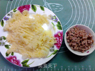 #四session Baking Contest and It's Love to Eat Festival# Baked Sausage with Potato Mash and Chrysanthemum Bread recipe