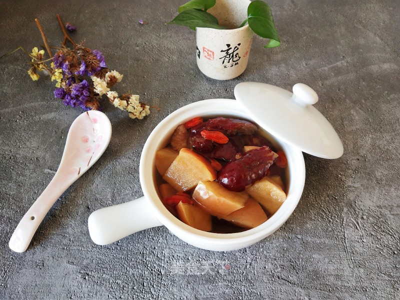 Red Dates, Wolfberry and Apple Soup recipe