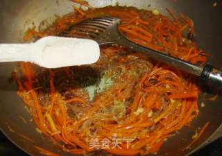 Stir-fried Noodles with Carrots recipe