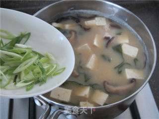 Mushroom Kelp Miso Soup recipe