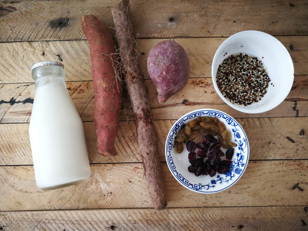 Yogurt and Dried Fruits Mixed with Whole Grains recipe