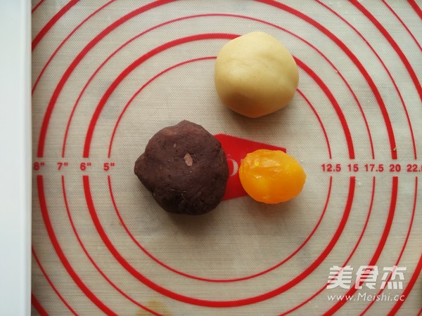 Bean Paste and Egg Yolk Mooncakes recipe