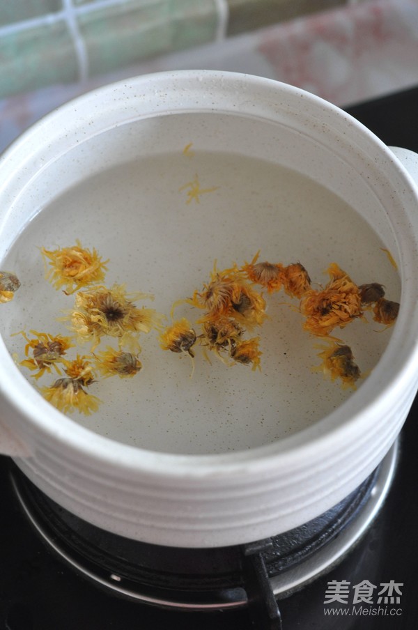 Chrysanthemum Apple Soup recipe