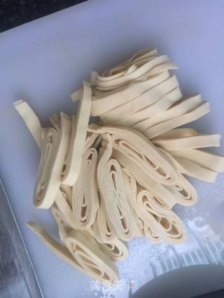 Stir-fried Pork Belly with Bean Skin and Fungus recipe