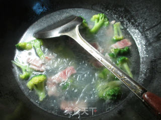 Boiled Vermicelli with Bacon and Broccoli recipe