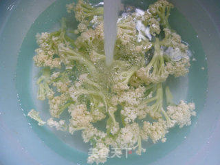 Stir-fried Cauliflower with Celery and Dried Pork recipe