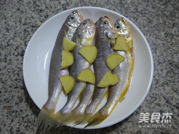 Steamed Small Yellow Croaker recipe