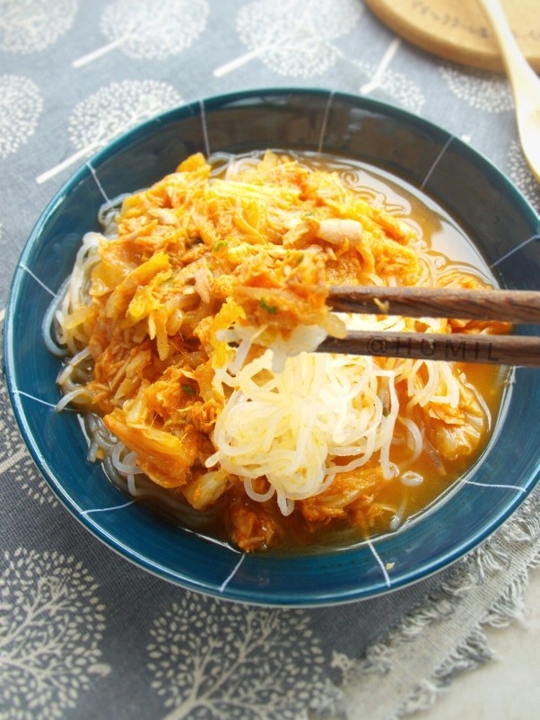 Tuna Kimchi Soup Topped with Konjac Shreds