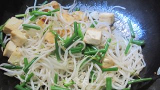 Tofu Mixed with Sprouts recipe
