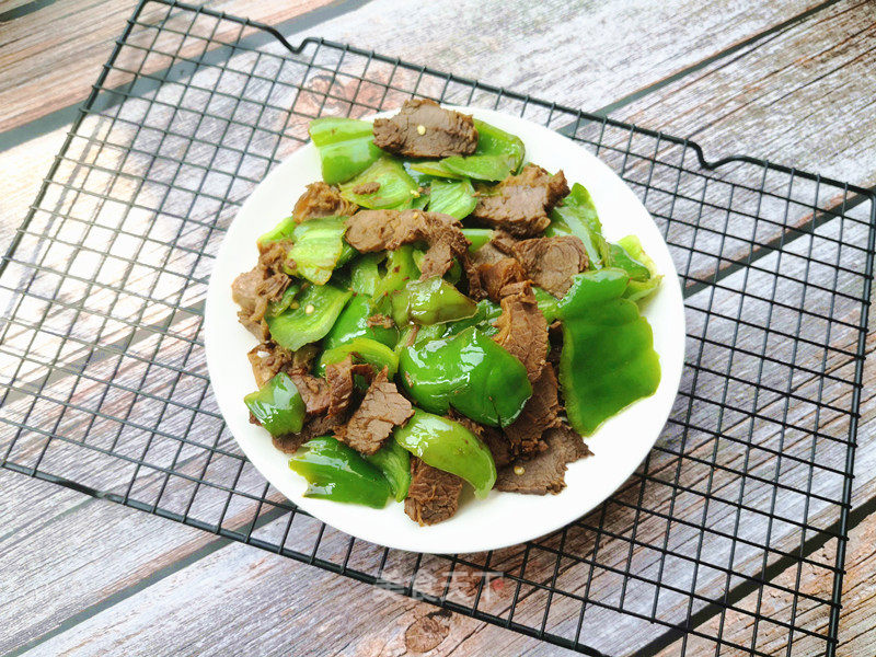 Stir-fried Beef with Chili recipe