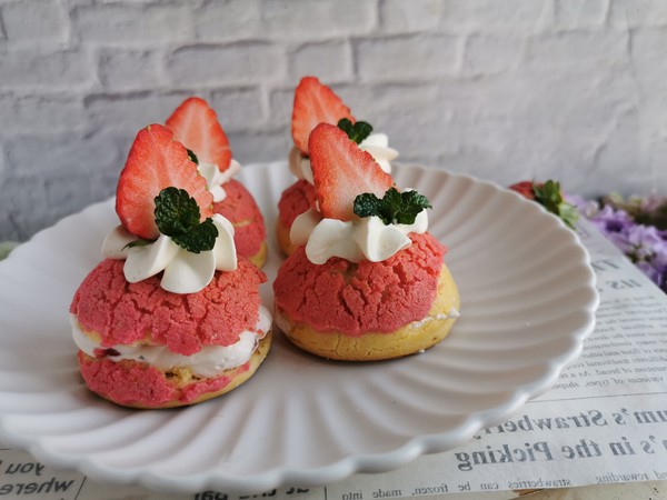 Strawberry Meringue Puffs recipe