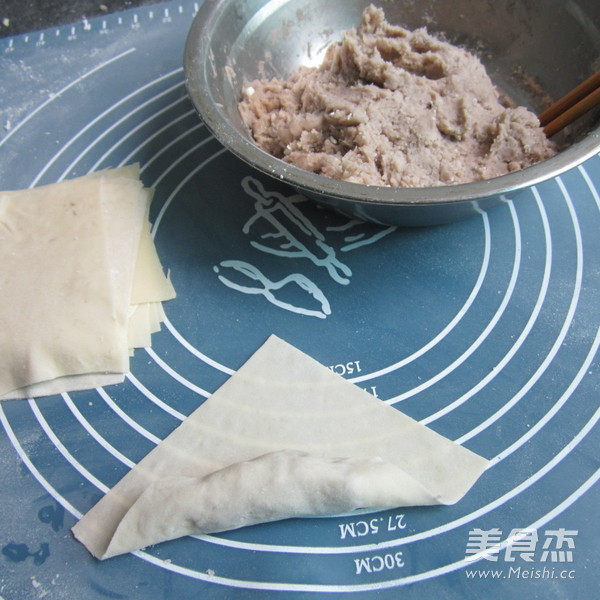 Pan-fried Taro Rolls recipe