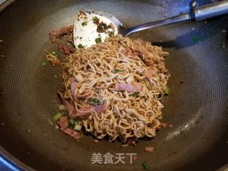 Fried Noodles with Ham and Shacha Sauce (for 2 People) recipe