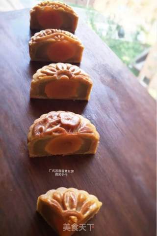 #新良first Baking Competition#cantonese-style Lotus Seed Paste Egg Yolk Moon Cake recipe