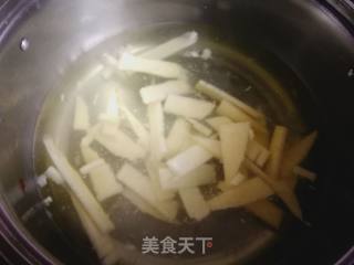 Fried Horseshoe Bamboo Shoots with Snow Peas recipe