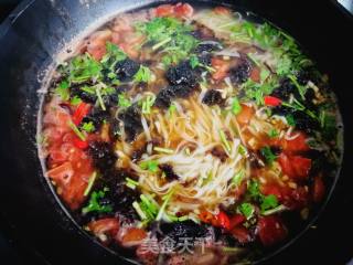 Tomato, Seaweed and Shrimp Skin Noodle Soup recipe