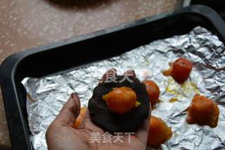 Cantonese Egg Yolk Mooncake recipe