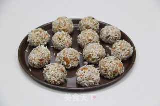 Soft and Glutinous on The Outside-steamed Meatballs with Glutinous Rice recipe