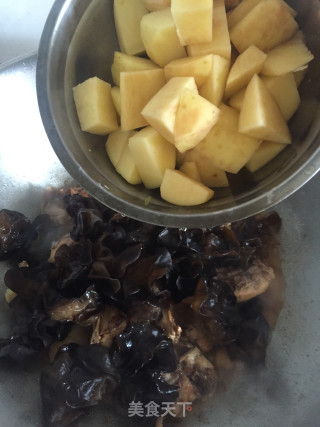 Braised Chicken with Black Fungus recipe