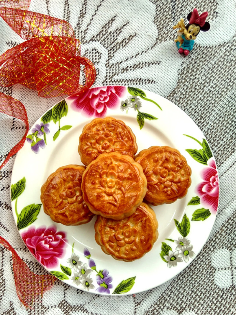 Cantonese-style Lotus Paste and Egg Yolk Mooncakes recipe